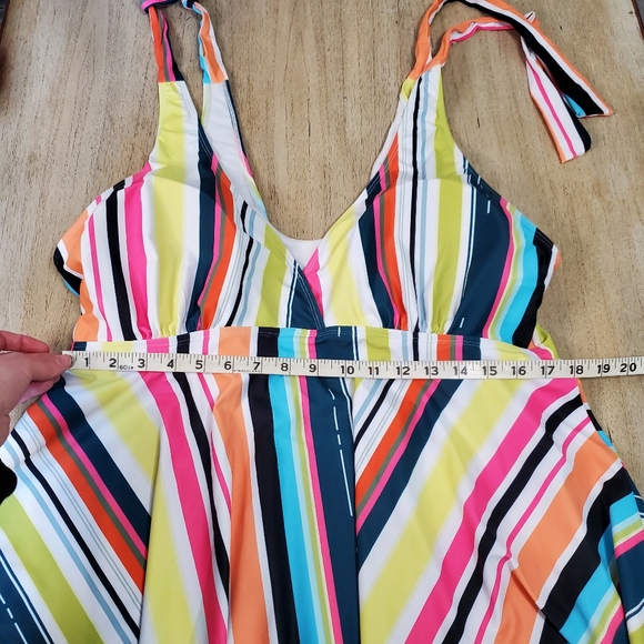 Plus size 4X swimsuit top striped adjustable straps - Picture 9 of 11